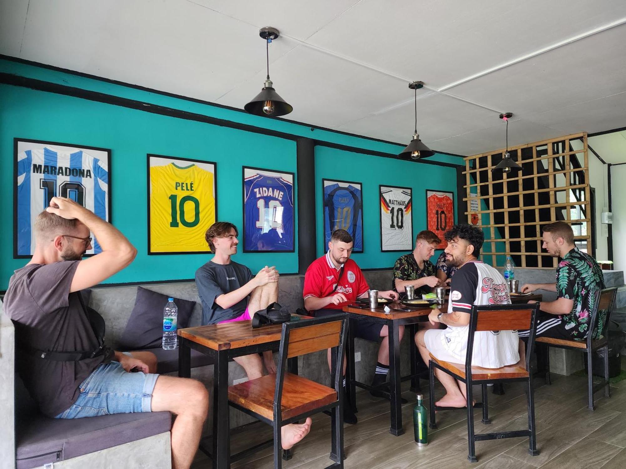 The 10 Club Hostel Thong Sala Buitenkant foto