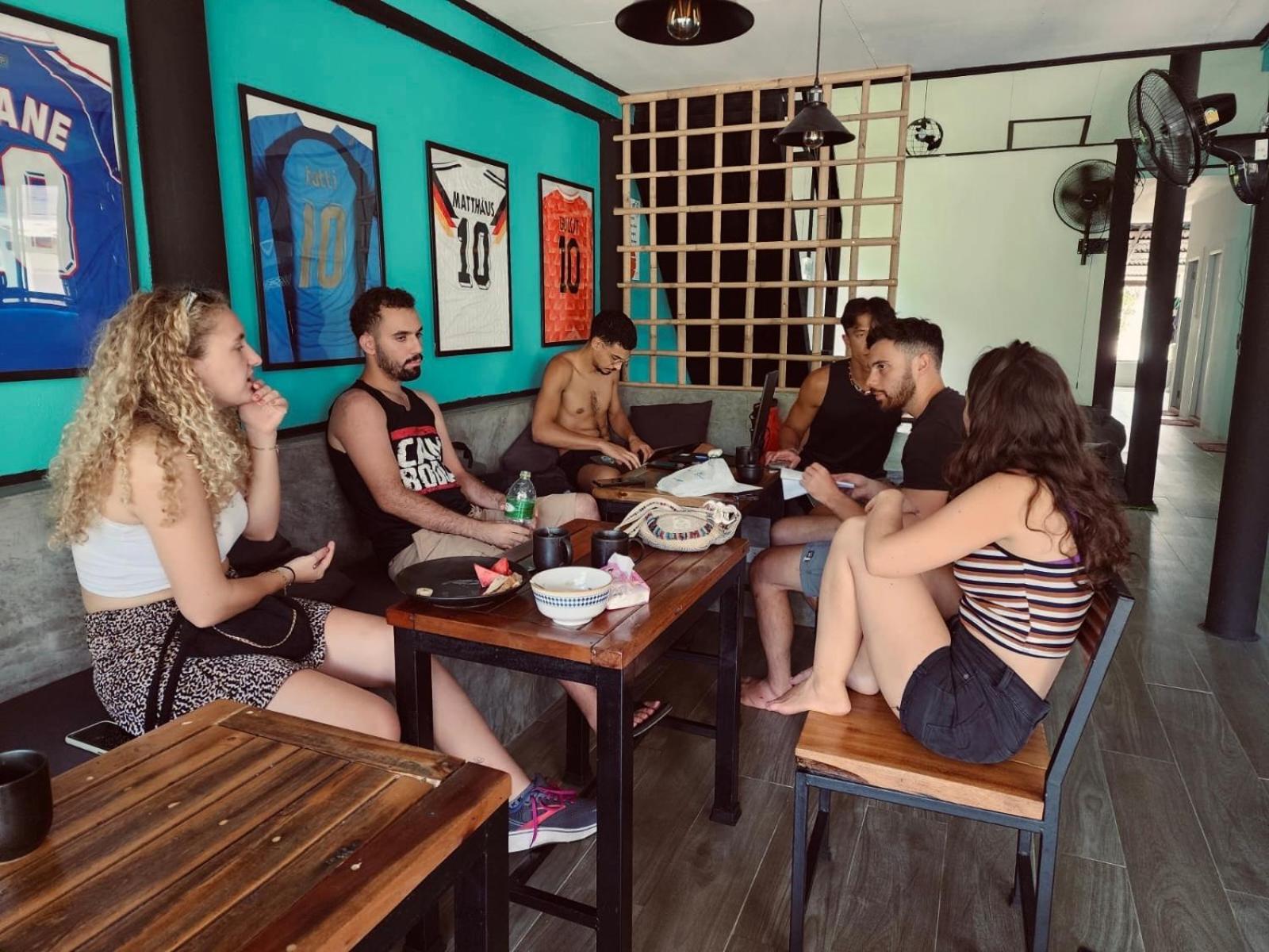 The 10 Club Hostel Thong Sala Buitenkant foto
