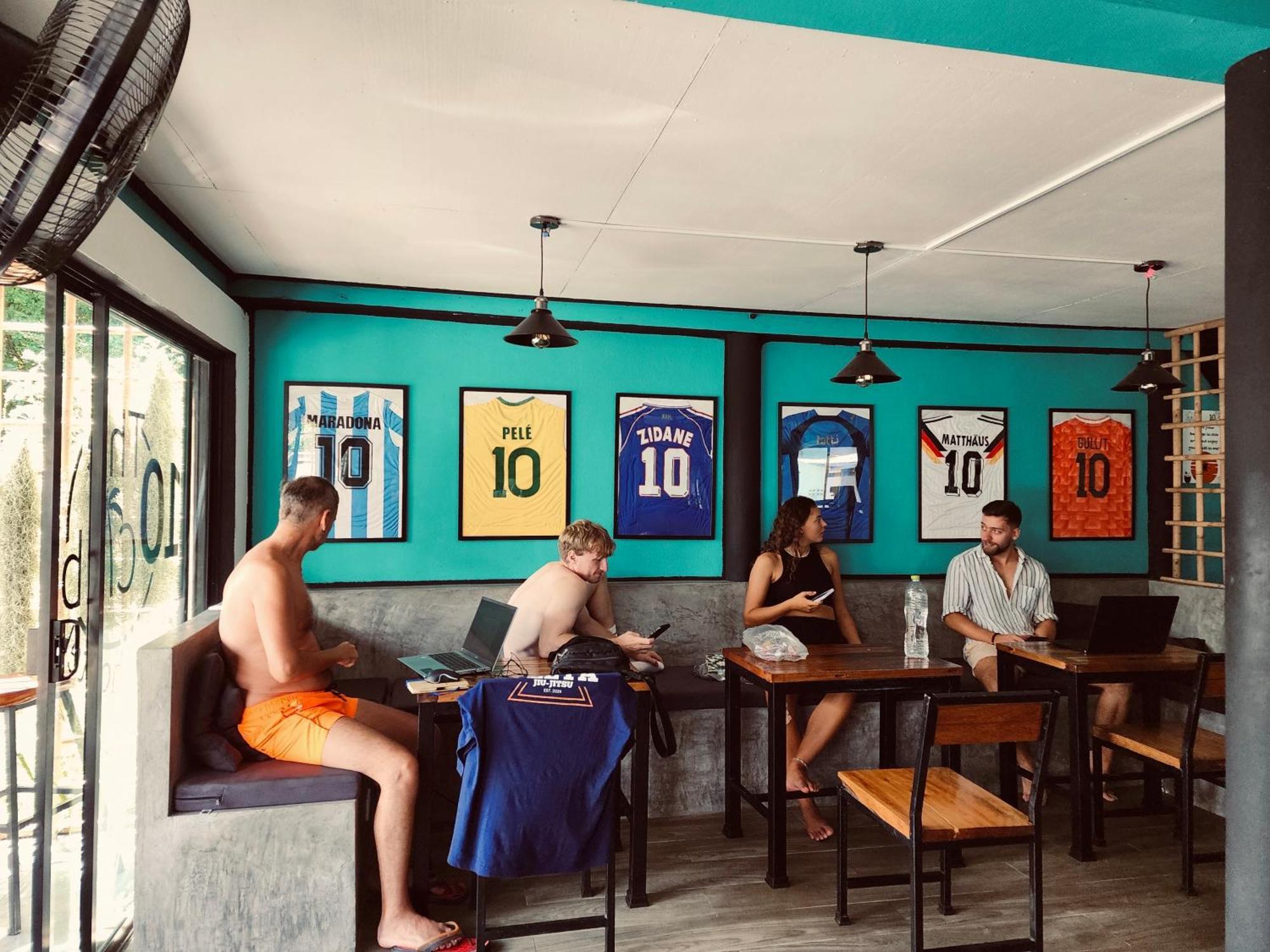 The 10 Club Hostel Thong Sala Buitenkant foto