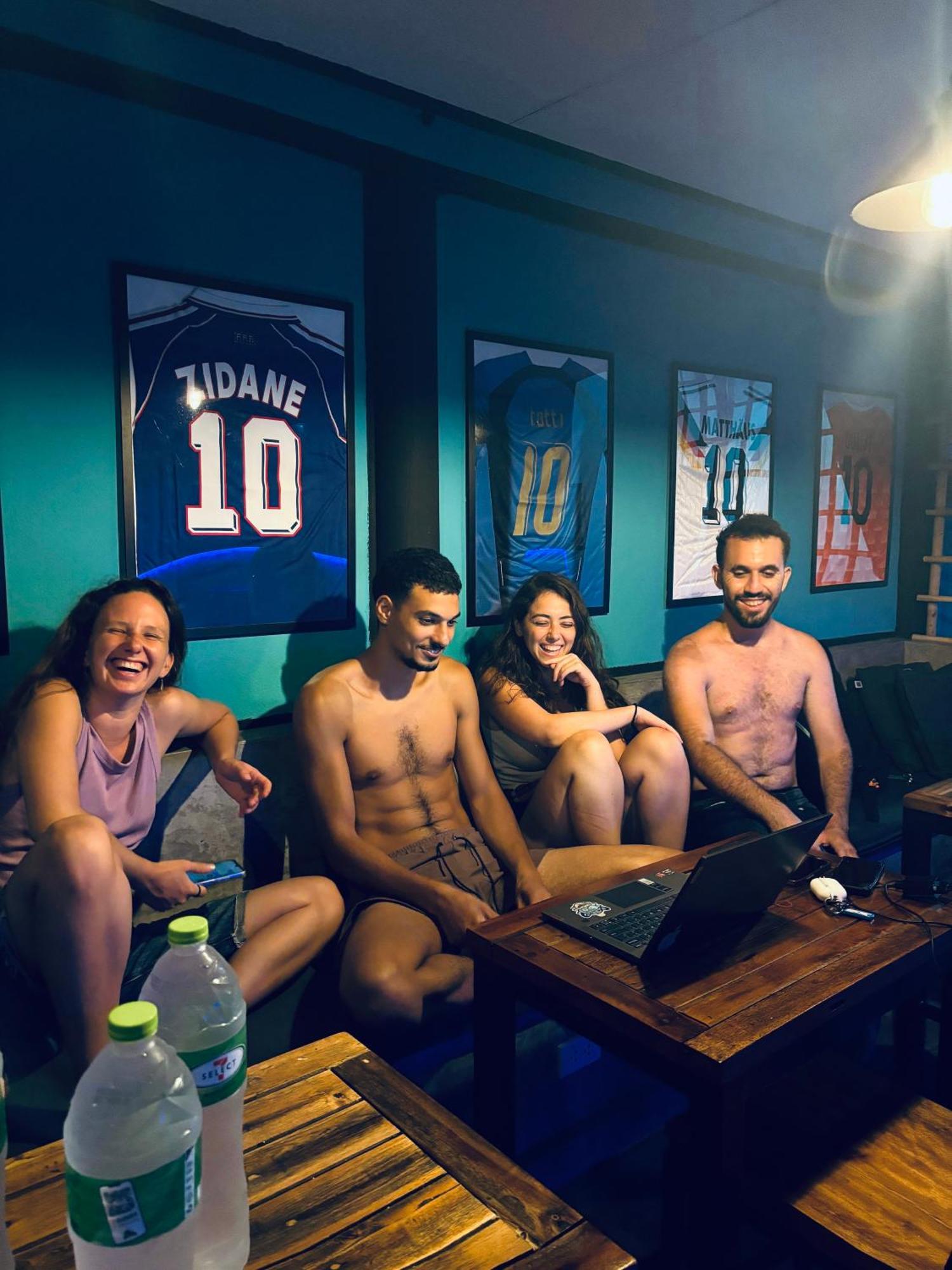 The 10 Club Hostel Thong Sala Buitenkant foto