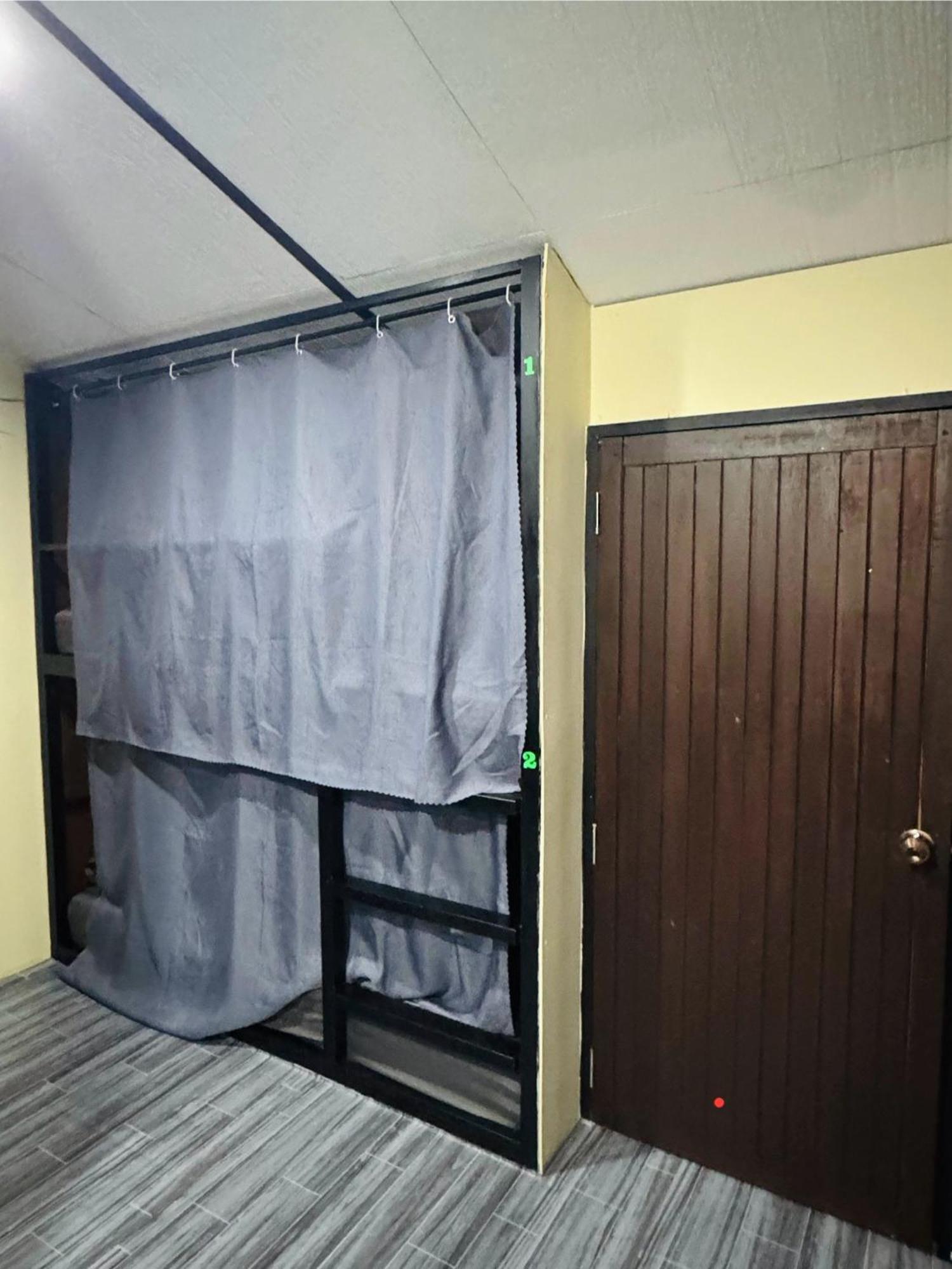 The 10 Club Hostel Thong Sala Buitenkant foto